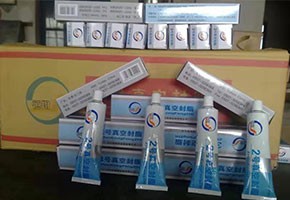 本產(chǎn)品是由潤(rùn)滑油基礎(chǔ)油經(jīng)精餾、稠化并加入適量的添加劑，再經(jīng)后處理后制得。本產(chǎn)品主要用作真空系統(tǒng)的活動(dòng)部分和可拆卸部分的密封和潤(rùn)滑。1、2、3號(hào)適用于30℃條件下使用，4號(hào)最高使用溫度可達(dá)120℃，可用